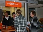 Burgemeester Liemburg opent TNT-postagentschap in 